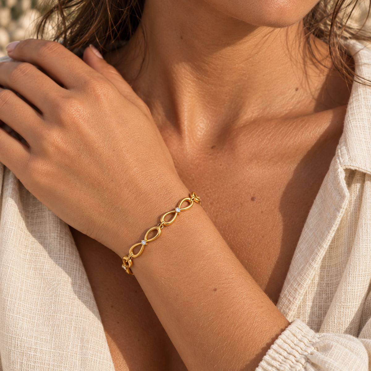 Vesviora Gold Crystal Bow Link Bracelet